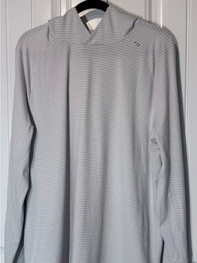 Lululemon Men’s Large Pullover Light Gray Striped Hoodie